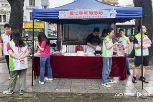 追梦：能和篮球史上最伟大的两位射手一起打球真让人难以置信